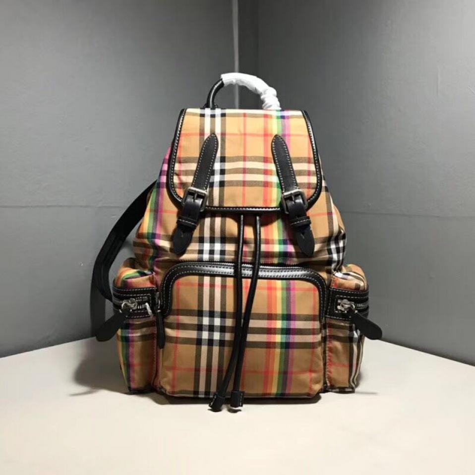 巴宝莉防水皮革军旅包购物加微信bag88866